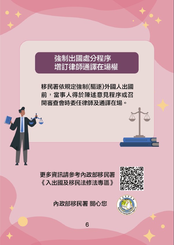 團隊使用桌上的便籤和圖表集思廣益制定品牌策略。
