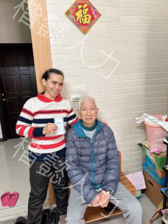 快樂的護理人員和老年客戶。選擇合適的護理人員是提供優質照護的關鍵。